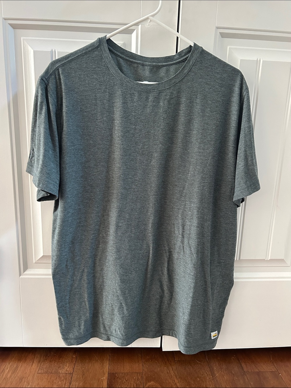 Vuori Strato Tech Tee - Large - Gray/Green